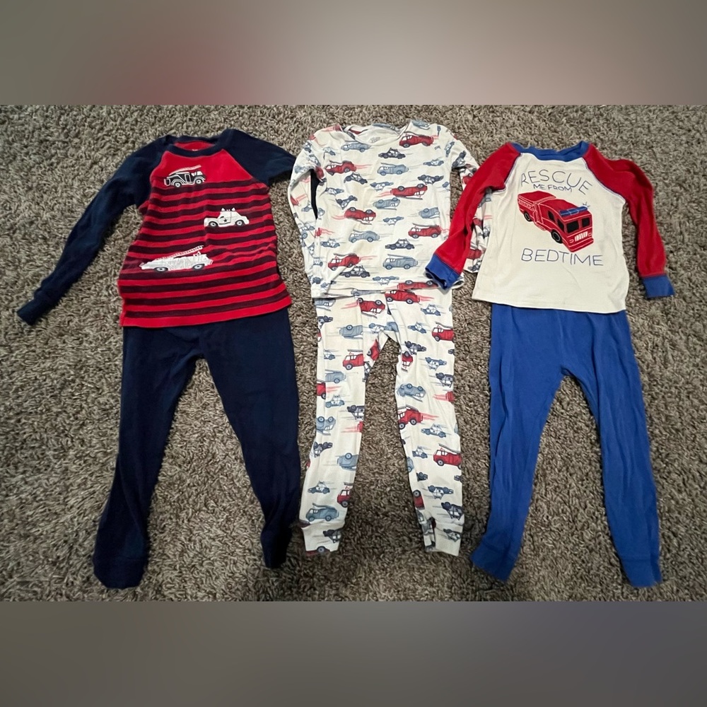 Boys Firetruck pajamas Lot of 6 pieces, 3 sets GUC Size 2T